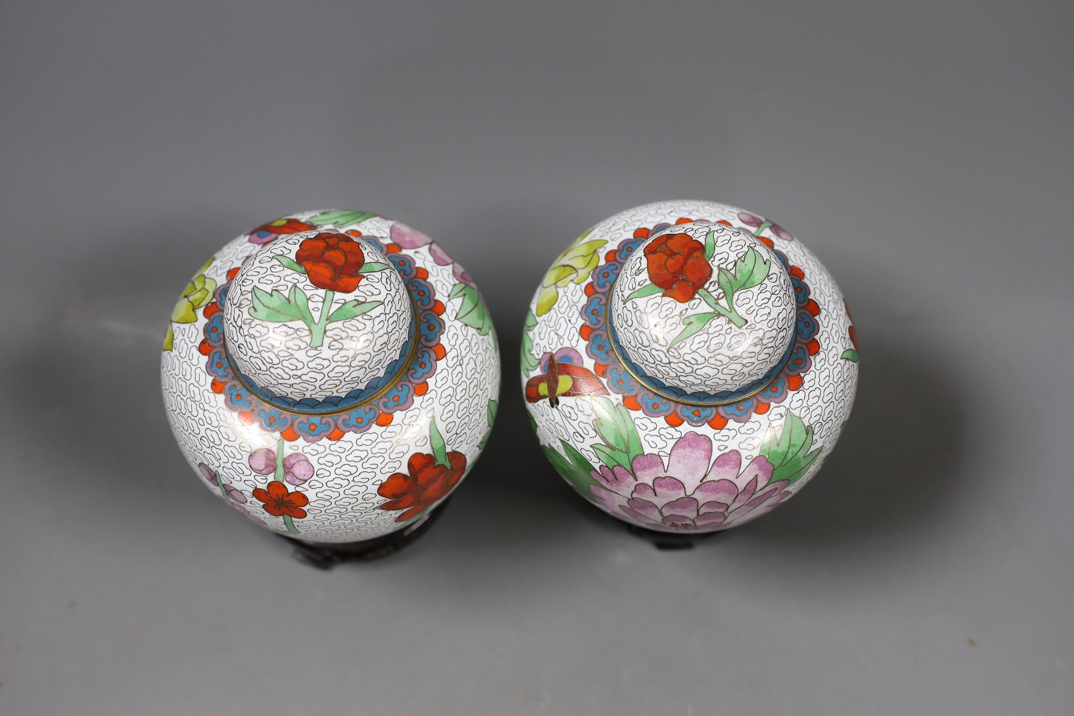 A pair of Chinese cloisonné enamel jars and covers on stands, total height 15.5 cm